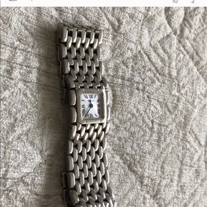 Cartier, Mother of Pearl, 2420. With NEW battery!